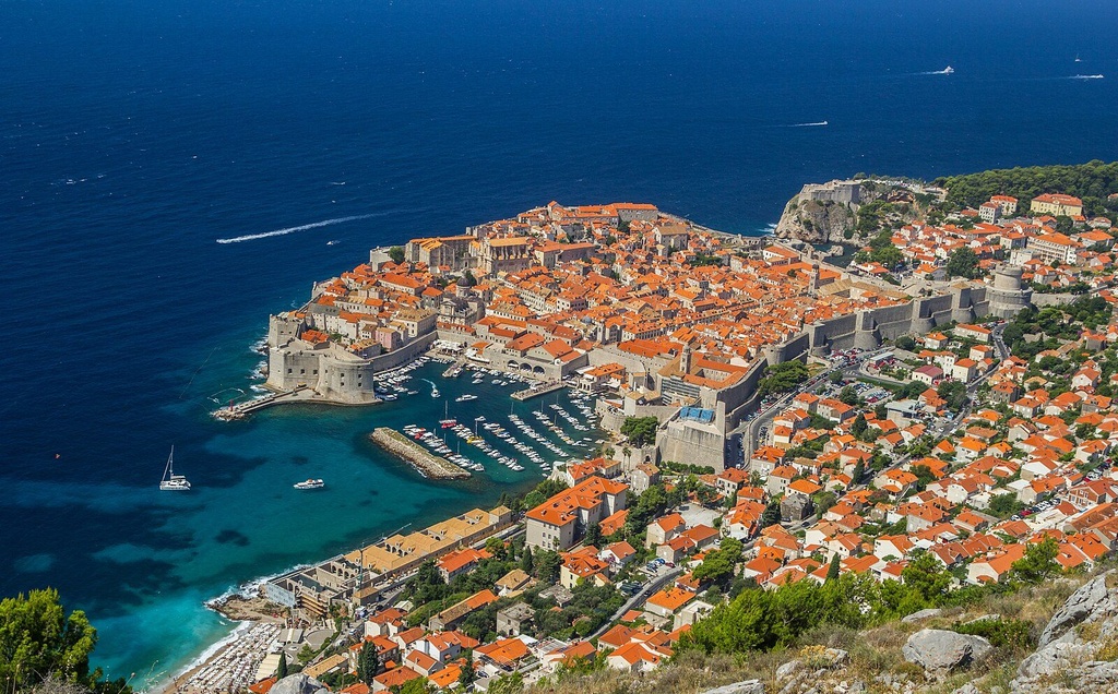 【Dubrovnik 1 日延伸】UNESCO 老城 + 城墙环线 + Lokrum 岛 · 中文司导（多日游客人加购）